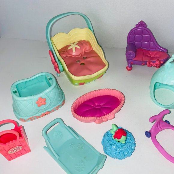 Littlest Pet Shop & Dollhouse Accessories Mixed Lot of 21 Pieces Kids Toys - Picture 3 of 11